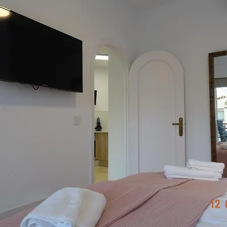 Apartment Santa Barbara - 200 M To The El Albir
