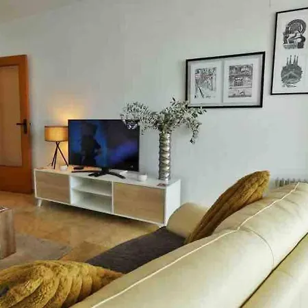Lovely 2 Bedroom 2nd Line To * El Albir