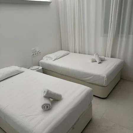 Beachfront 2-bedroom, Sleeps 6, Pool, Restaurants Appartement *