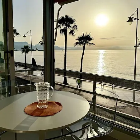 Appartement Beachfront 2-bedroom, Sleeps 6, Pool, Restaurants