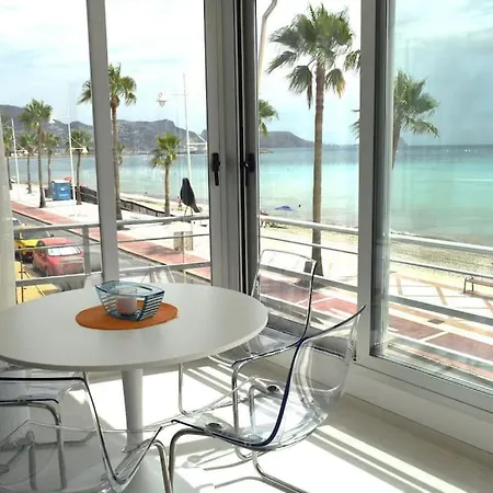 Appartement Beachfront 2-bedroom, Sleeps 6, Pool, Restaurants