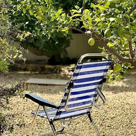 Beachfront 2-bedroom, Sleeps 6, Pool, Restaurants Appartement