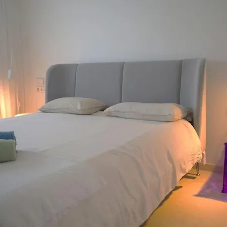Beachfront 2-bedroom, Sleeps 6, Pool, Restaurants * El Albir