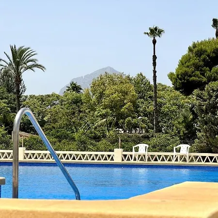 Beachfront 2-bedroom, Sleeps 6, Pool, Restaurants Appartement