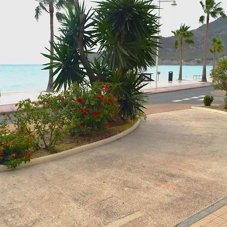 Appartement Beachfront 2-bedroom, Sleeps 6, Pool, Restaurants