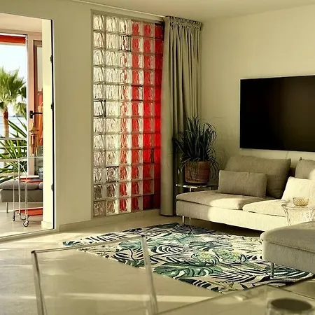 Appartement Beachfront 2-bedroom, Sleeps 6, Pool, Restaurants