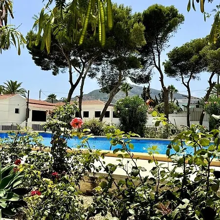 Beachfront 2-bedroom, Sleeps 6, Pool, Restaurants Appartement El Albir