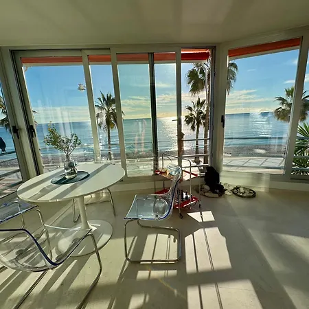 Appartement Beachfront 2-bedroom, Sleeps 6, Pool, Restaurants *