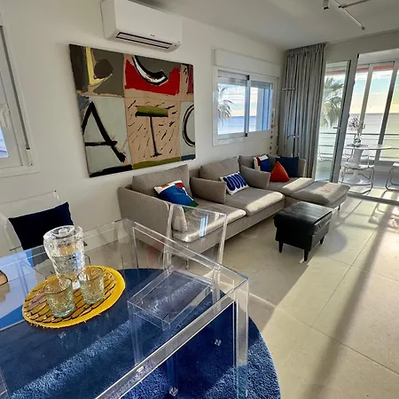 Appartement Beachfront 2-bedroom, Sleeps 6, Pool, Restaurants *