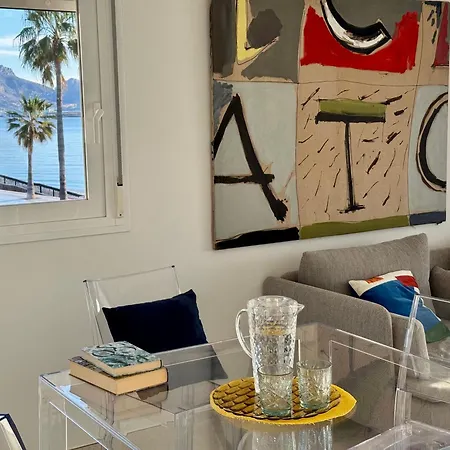 Beachfront 2-bedroom, Sleeps 6, Pool, Restaurants El Albir