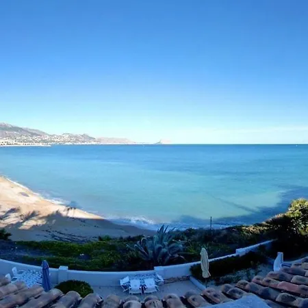 La Riviera Hotel *