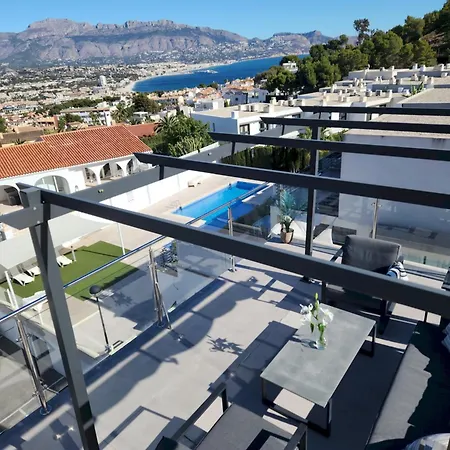 Magnificent View And Pool Holiday home *