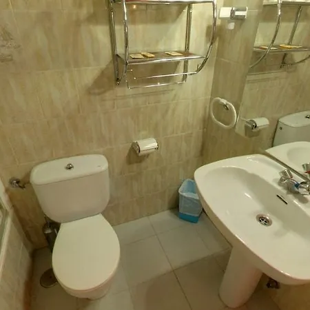 La Riviera Hotel *