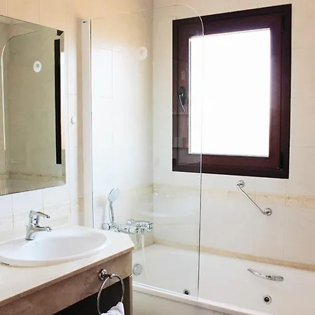 Albir Confort - Avenida 1 Dorm *