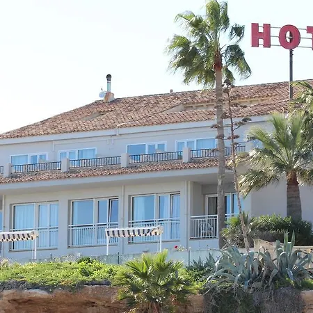 La Riviera Hotel *